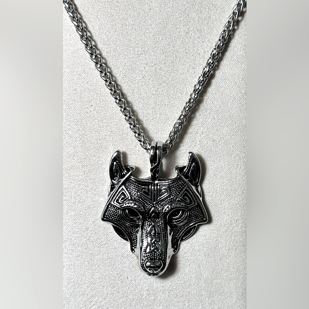 NWT Men’s Wolf Head Viking Necklace 24” Silver Chain Silver Black